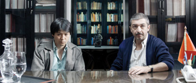 Roberto leva Jun para embaixada chinesa