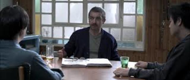 Roberto descobre uma forma de saber mais sobre Jun