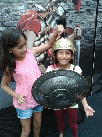 Dália com a irmã na exposiçâo