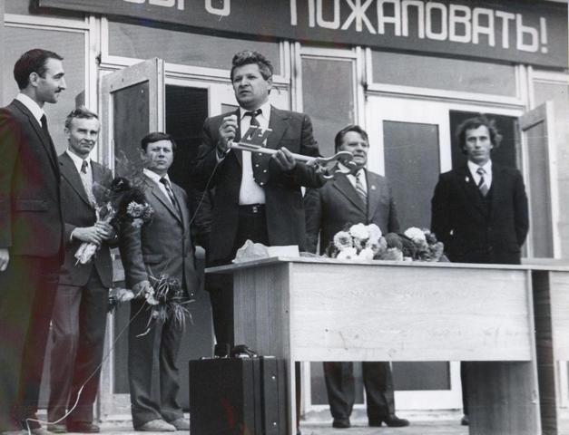 Школа принимает первых учеников