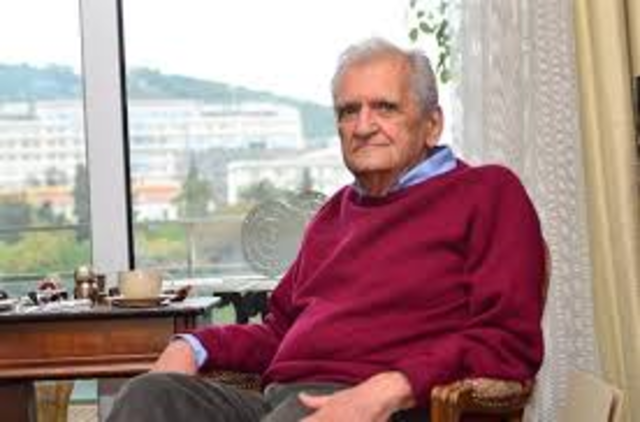 Ήταν ένας από τους δώδεκα Έλληνες ποιητές που έλαβαν μέρος στον «Κύκλο Ελληνικής Ποίησης» που διοργάνωσε το Theatre Moliere, Maison de la Poesie στο Παρίσι