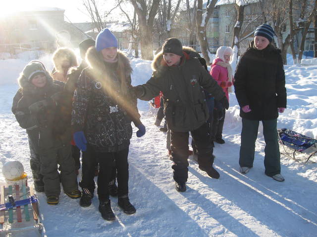 Мы - шефствуем над 1-ым классом - проводим спортивную эстафету.