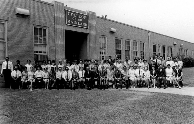 Doors open to 414 students at Booker T Washington school campus