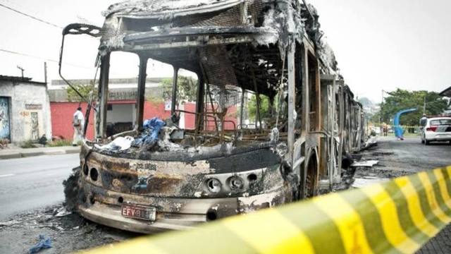 ônibus pega na fogo av. Teotonio Vilela