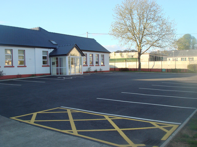 Callie gos outside to the carpark with Hal, NIa and the principle