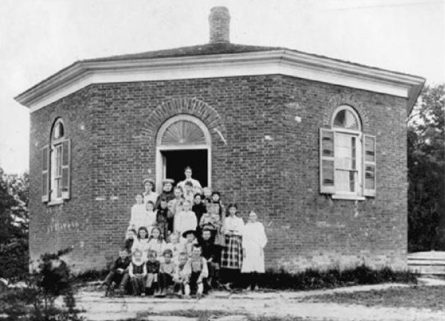 New York begins setting up public schools for children