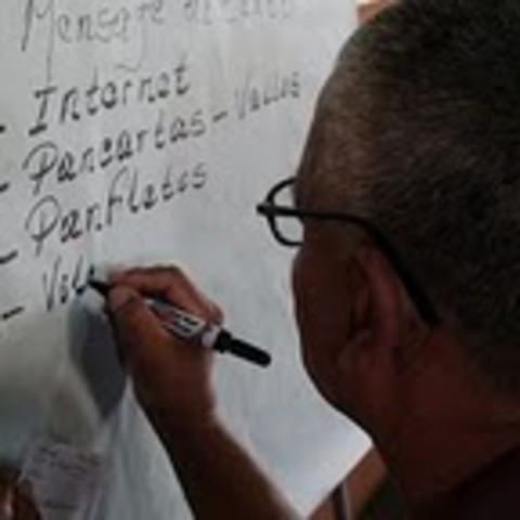 Adecuación del diseño curricular para la profesionalizaci{on policial para convertirlo en PNF