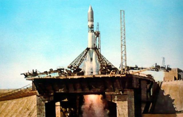 PRIMERA NAVE ESPACIAL