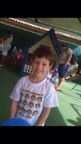 Eu em uma festinha com 5 anos