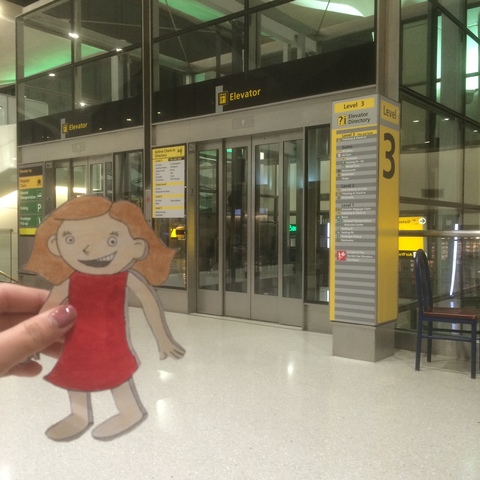 Adeline a l'aeroport