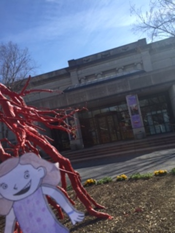 Clementine cherche au musée