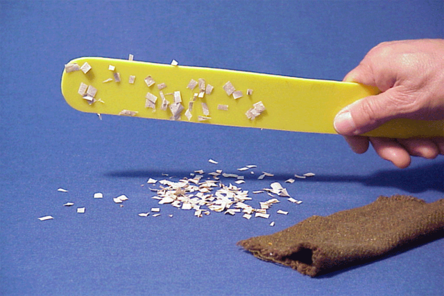 REPULSIÓN Y ATRACCIÓN ENTRE CARGAS