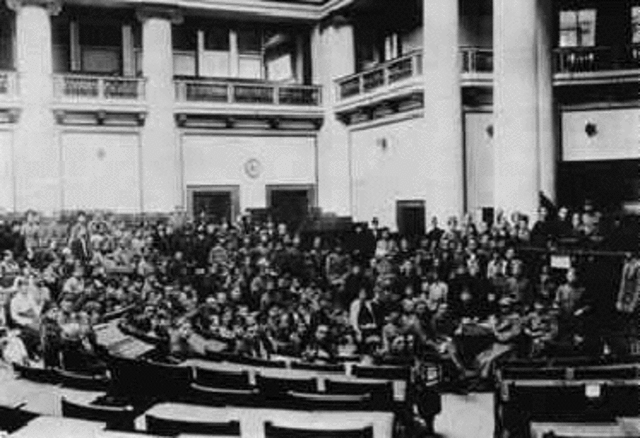 Provisional government is established