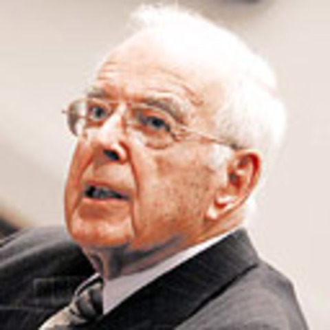 Judge refuses to toss suit over Prius headlights