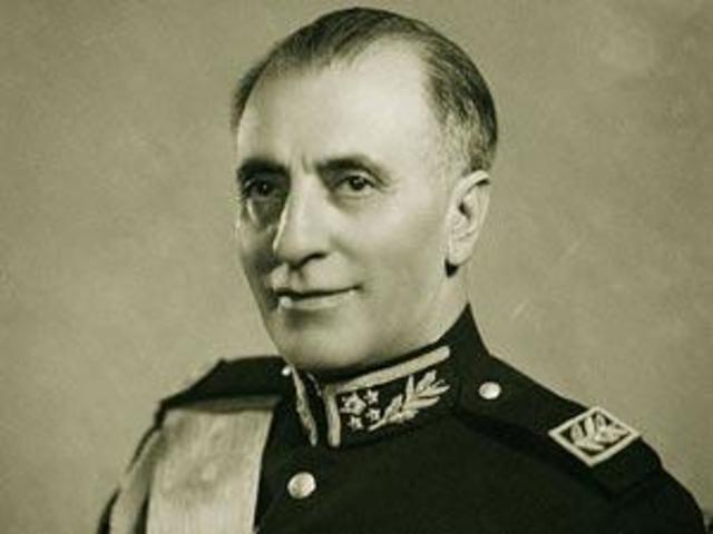 Mossadegh is overthrown