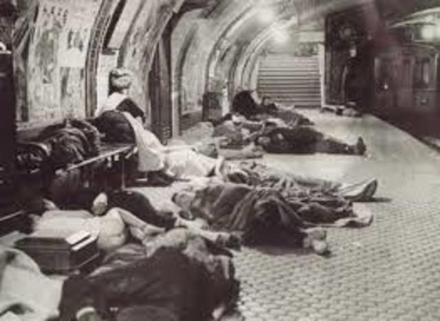 Franco firma el comunicado del fin de la guerra