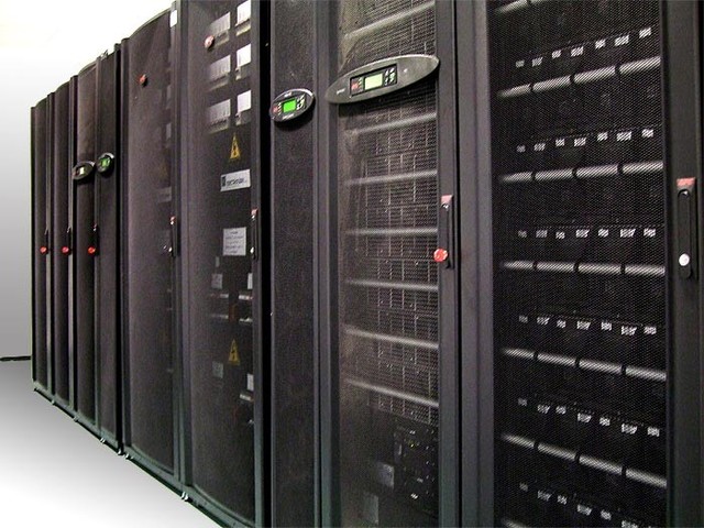 Supercomputador Magerit perteneciente al CeSViMa desarrollo en hardware