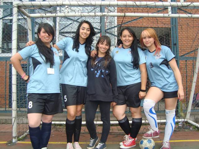 Formar parte del equipo de futbol del sena cenigraf