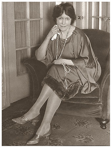 Gets married to Miriam