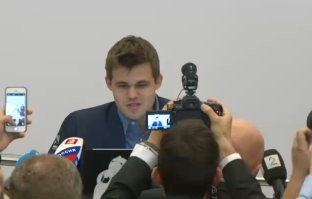 Magnus Carlsen gana el campeonato del mundo contra Viswanathan Anand y es el 16° campeón del mundo.