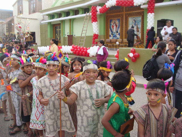 Celebrando Fiestas Patrias en el colegio Nuestra Señora De Transito de Castilla