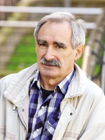 Juan Martin Elexpuru UNEDeko Euskara Saileko irakasle izateari uzten dio