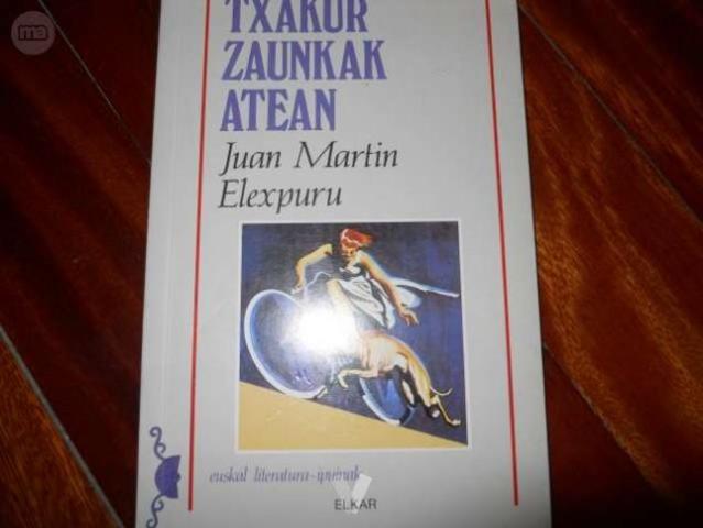 Juan Martin Elexpuruk Txakur Zaunkak atean argitaratzen du