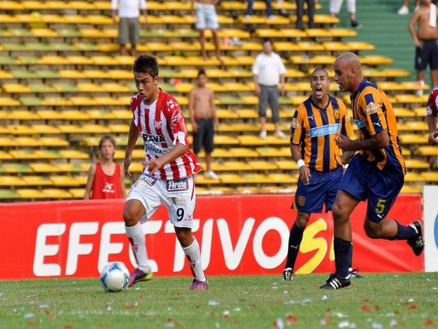Debut en primera b nacional