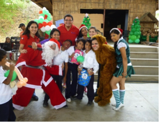 Chocolatada para los niños de Chulucanas