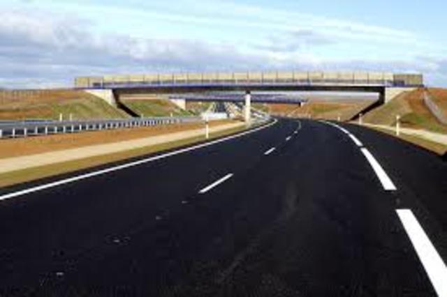 LAS INSTITUCIONES Y SUS PIONEROS