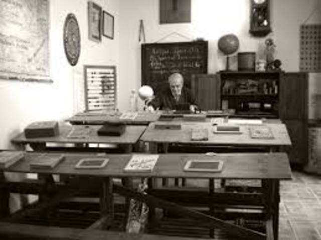 "LA INICIACION A LA ACTIVIDAD INTELECTUAL Y MOTRIZ POR LOS JUEGOS EDUCATIVOS"