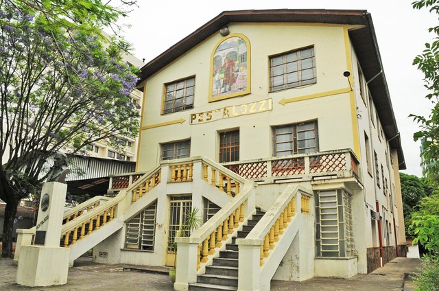 Frobel visita el instituto de Pestalozzi