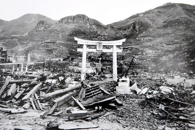 ATOMIC BOMB ON NAGASAKI