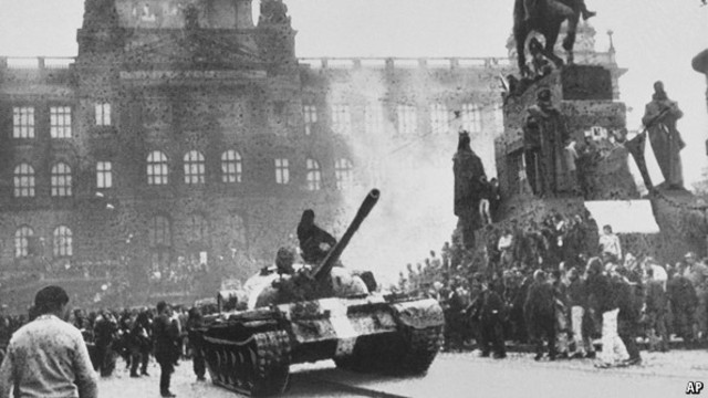 Nazis invade Czechoslovakia