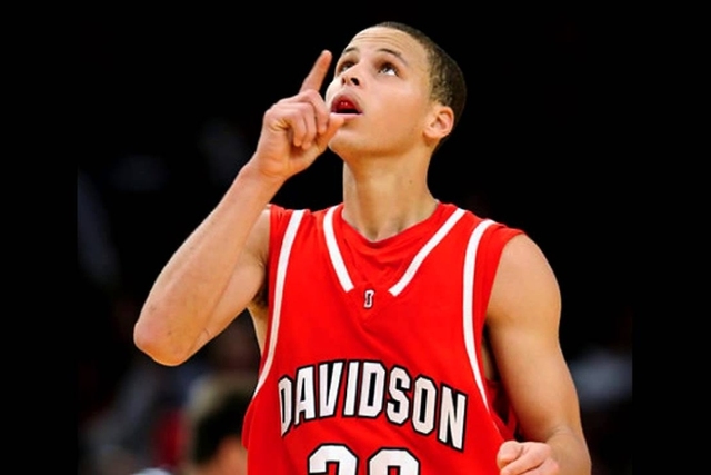 Curry goes to Davidson