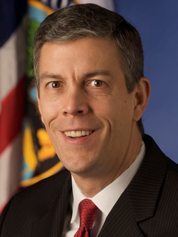 Arne Duncan is appointed U.S. Secretary of Education