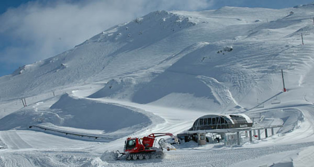 Mt Hutt struck by avalanche (National)