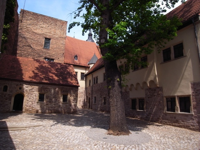 Erfurti ágostonos kolostorba vonul