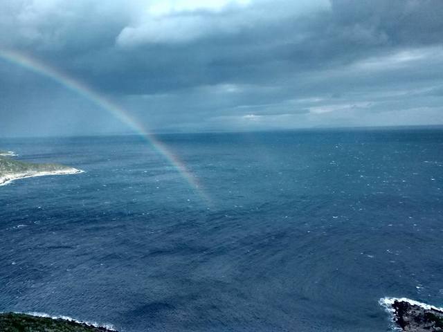 θαλασσα με ουρανιο τοξο