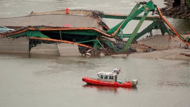 Part of the I-35W Bridge Collapsed