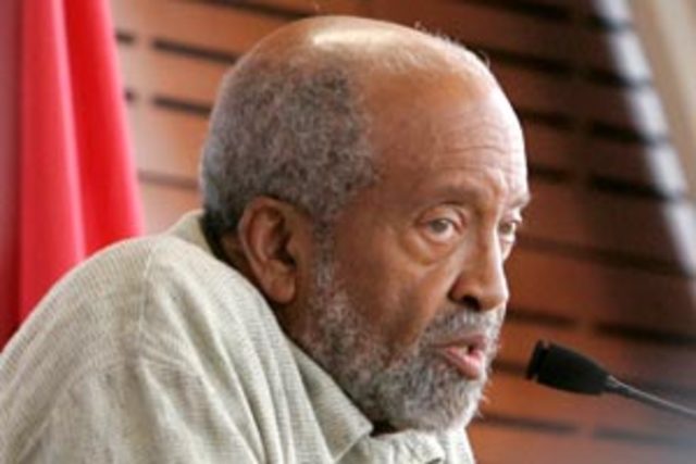 Warith Deen Muhammad offers prayer at Senate