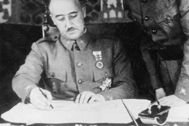 Firma del último parte de final de la guerra