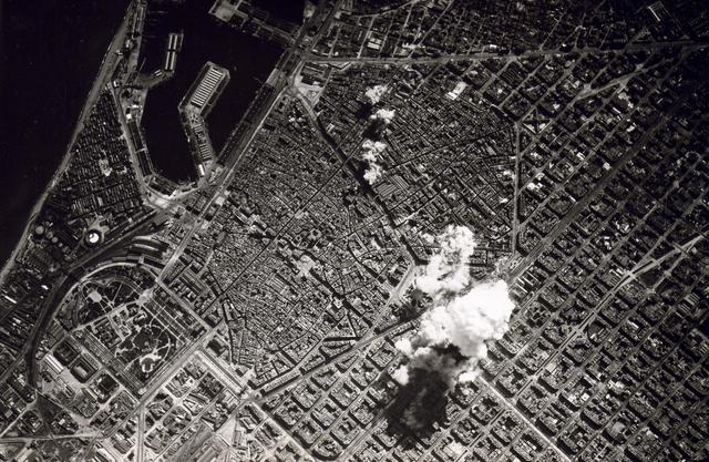 Bombardeo aéreo en Barcelona