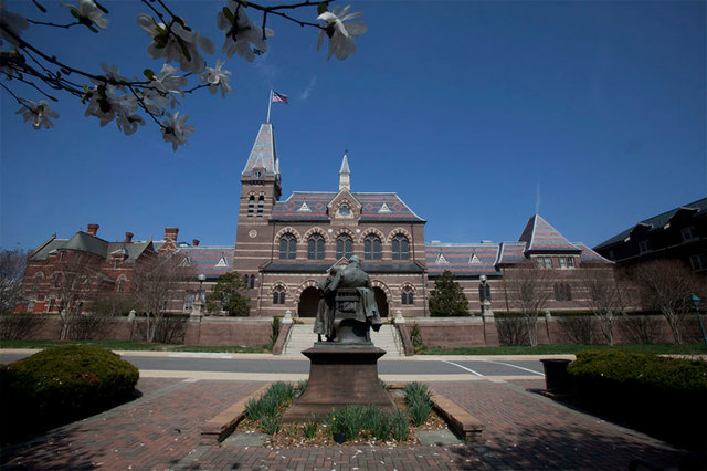 Creacion de la primera Universidad de Sordos