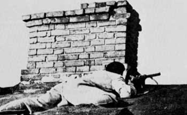 Fighting occurs within the Warsaw Ghetto.