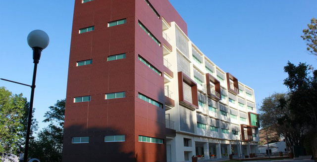 Entrada a Universidad