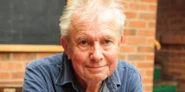 Muere Raymond Gosling.