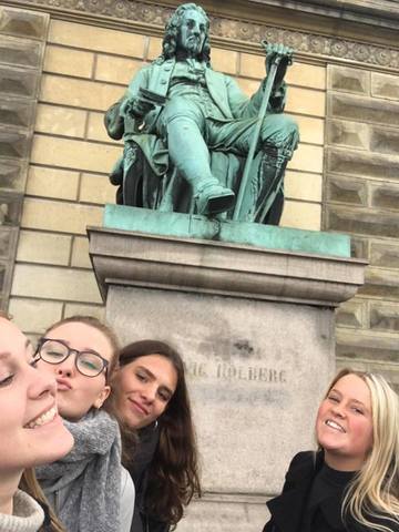 Statuen af Ludvig Holberg v. Det Kongelige Teater på Kgs. Nytorv
