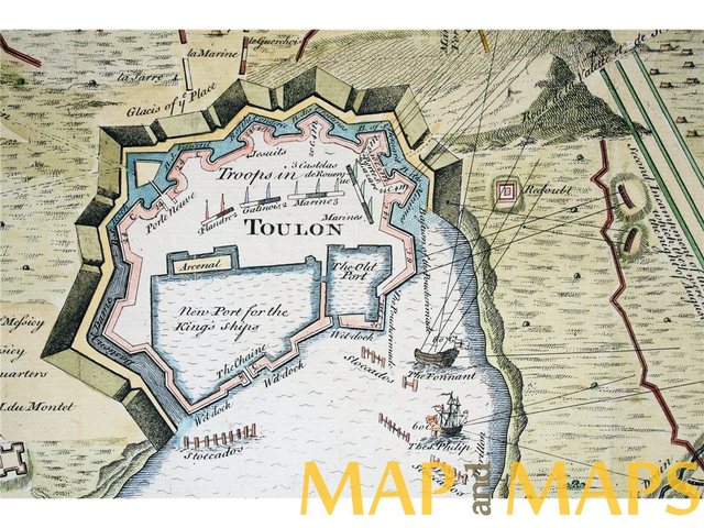 Napoleon forces the British out of Toulon