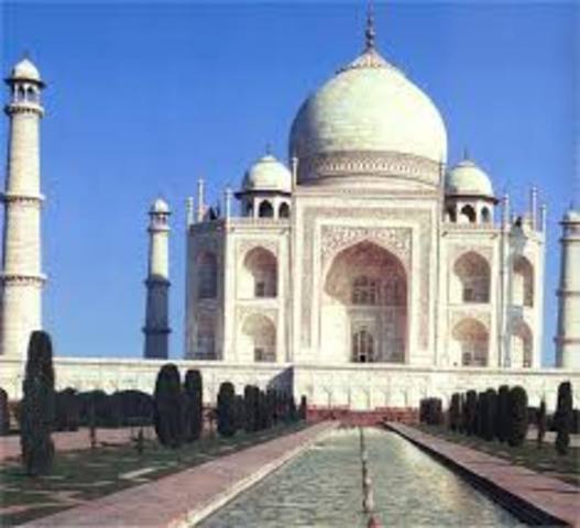 786-787 D.C. Fundación de la mezquita de Córdoba.- Harún al Raschid es proclamado califa de Bagdad, Comendador de los creyentes.- Carlomagno conquista los territorios sajones.- El Papa extiende los dominios pontificios por el sur de Italia.